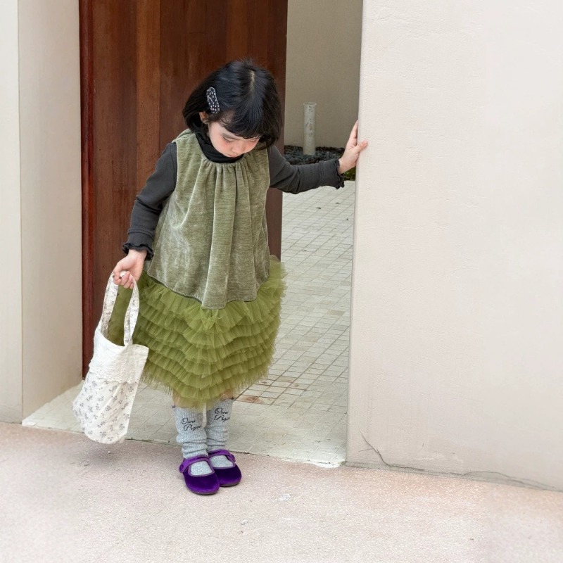 Baby Clothing High End - เสื้อผ้าเด็กผู้หญิง ฤดูใบไม้ร่วงและฤดูหนาว 2026 ชุดแฟชั่นเกาหลีระดับไฮเอนด์สำหรับเด็กผู้หญิง กระโปรงผ้ากำมะหยี่เนื้อนุ่ม